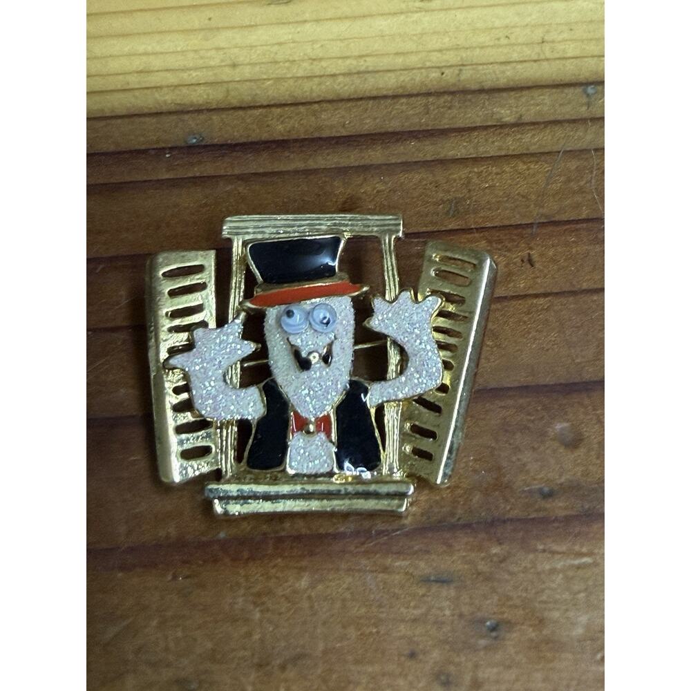 Ghost In Window Halloween Pin Brooch - Picture 2 of 3